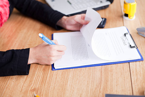 istock business woman sign up contract 135489035