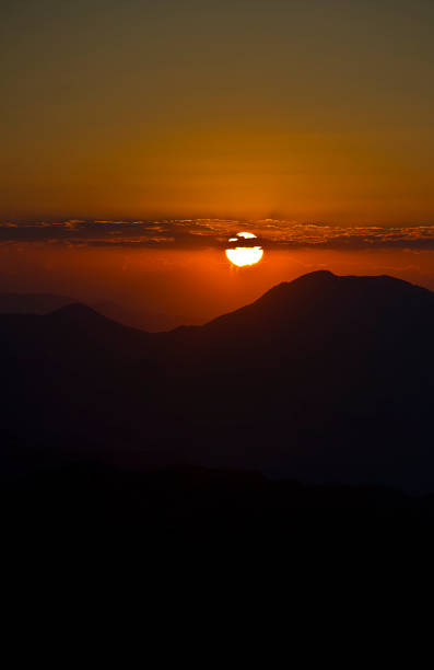 nature view from nemrut mountain - nemrud dagh mountain turkey history imagens e fotografias de stock