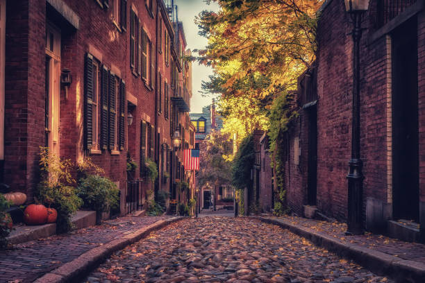 acorn street boston - city symbol usa autumn foto e immagini stock