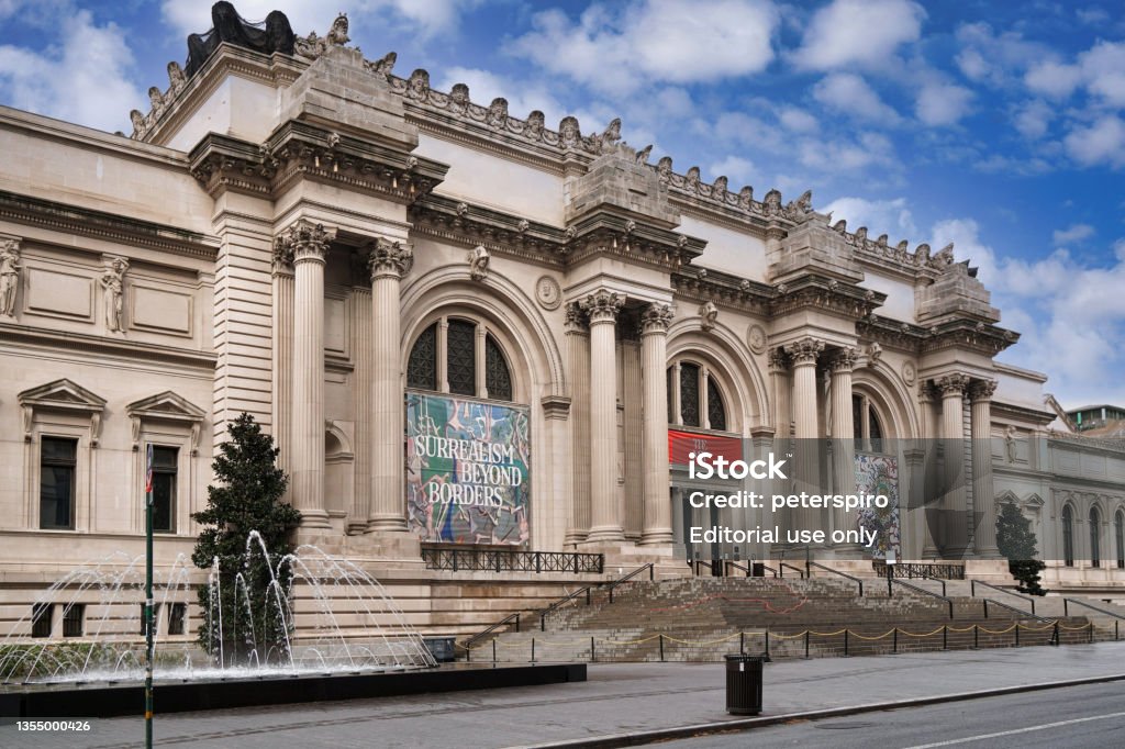 Fifth Avenue frontage of the Metropolitan Museum of Art New York City, USA - November 17, 2021:  The classical architecture of the Fifth Avenue frontage of the Metropolitan Museum of Art Metropolitan Museum Of Art - New York City Stock Photo