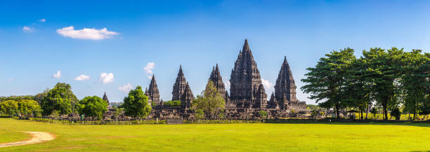 tempio di prambanan a yogyakarta - prambanan temple foto e immagini stock