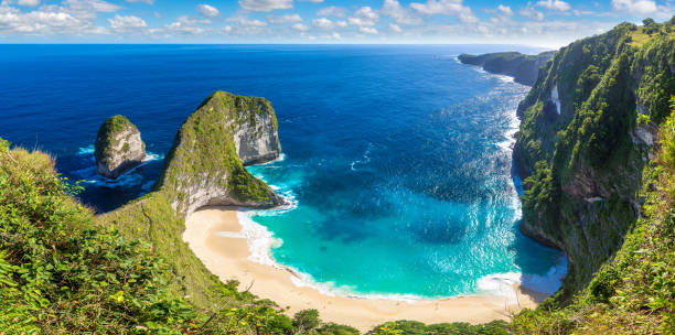 Kelingking Beach in Nusa Penida Panorama of  Kelingking Beach in Nusa Penida island, Bali, Indonesia rock formations stock pictures, royalty-free photos & images