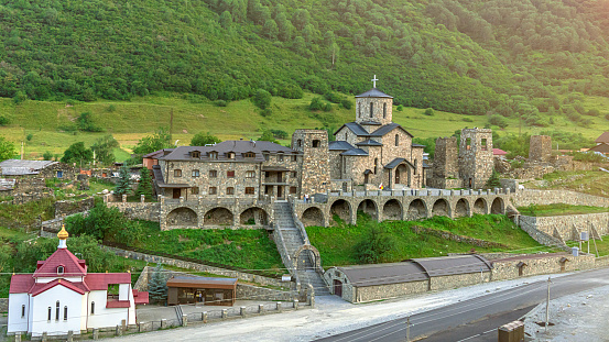 Photo Fiagdon, Russia, North Ossetia, June, 24, 2021. Ossetian Christian orthodox temple in Fiagdon monastery Khidikus