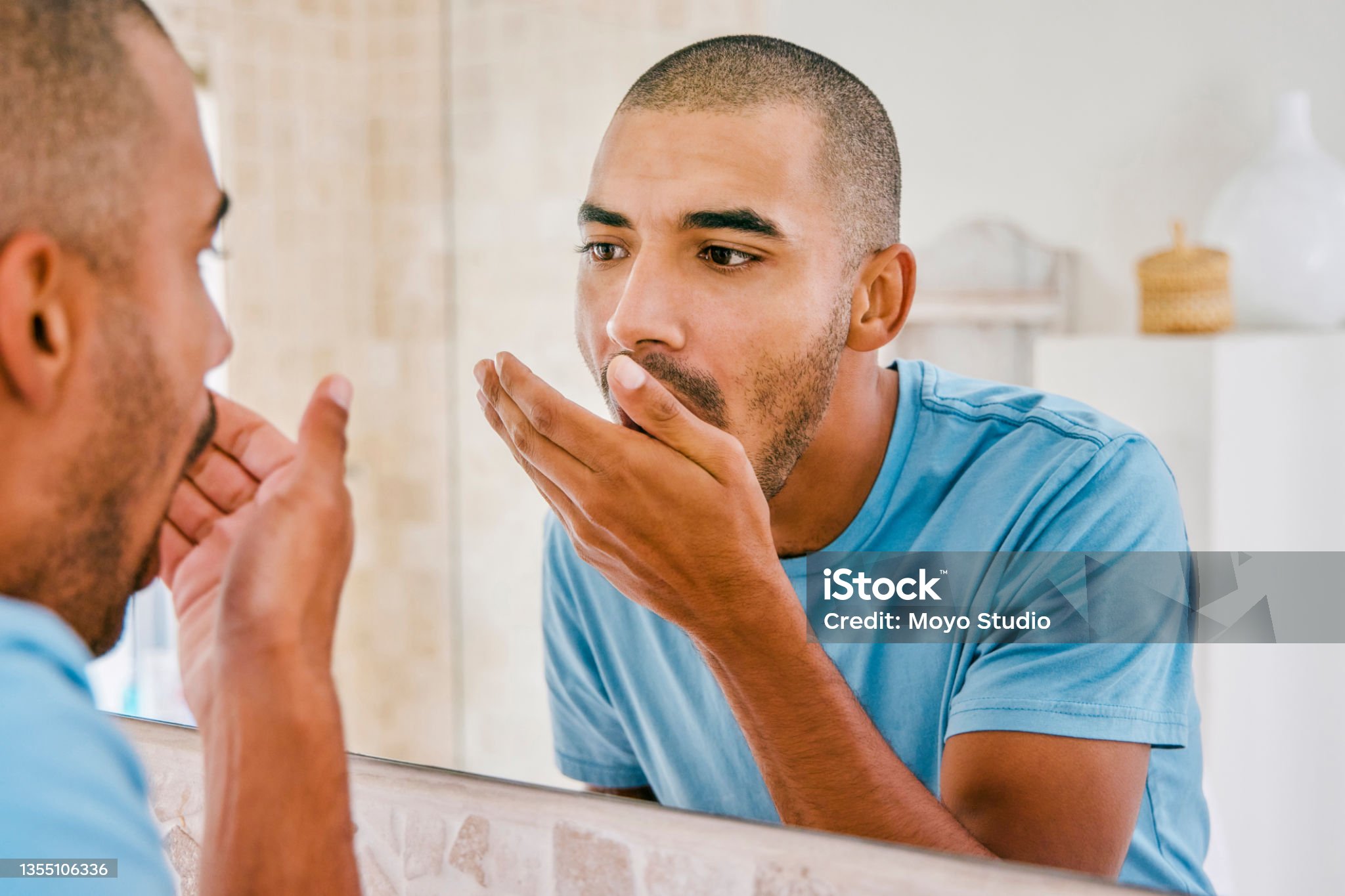 Zašto se javlja neprijatan zadah ujutru i kako ga sprečiti Zašto se javlja neprijatan zadah ujutru i kako ga sprečiti