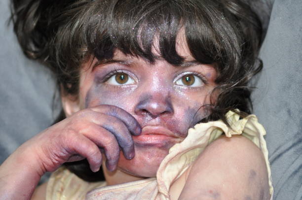 istock little girl make-up 1355158718