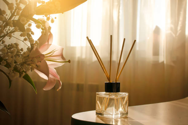 perfume para lirio de flores casero - air freshener fotografías e imágenes de stock