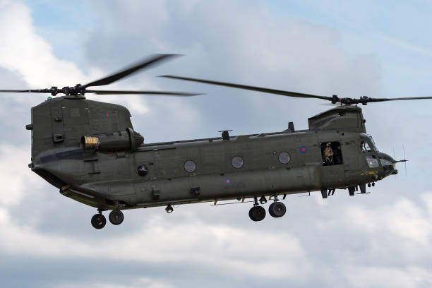 イギリス空軍ボーイングチヌークhc.2ヘリコプターは、rafワディントンを出発します。 - military airplane helicopter military boeing vertol chinook ストックフォトと画像