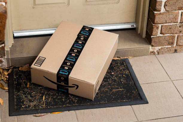 Amazon prime box delivered to a front door of residential building Sydney, Australia - 2021-10-30 Amazon prime box delivered to a front door of residential building. Black Friday Cyber Monday Christmas Sale Prime Day amazon.com photos stock pictures, royalty-free photos & images