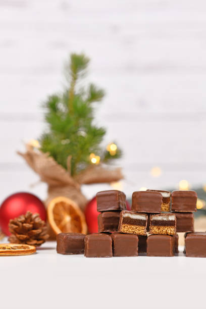 istock Christmas Dominoes candy 1355269732