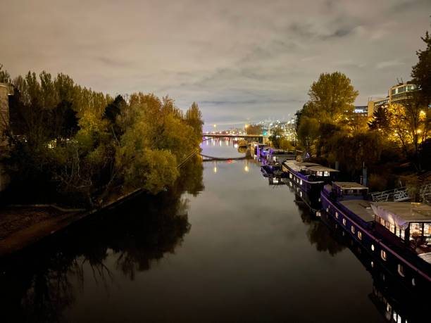 istock Canal Ille de France 1355290622