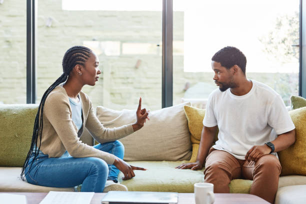 foto de una joven pareja teniendo un desacuerdo en casa - couple african descent africa human relationship fotografías e imágenes de stock