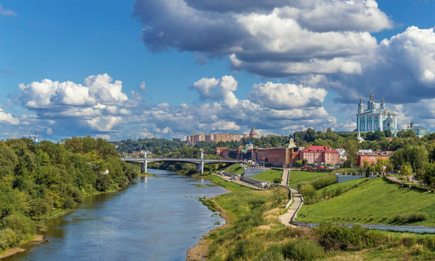 vista di smolensk, russia - surrounding wall sky river dome foto e immagini stock