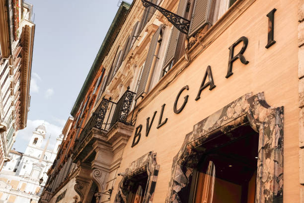 luxury shopping in rome, italy: bulgari store window - bulgari imagens e fotografias de stock