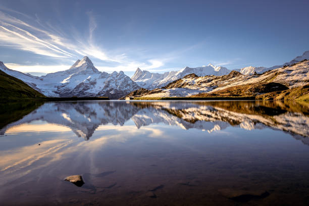 le matin à bachalpsee - schweiz - jungfraujoch photos et images de collection