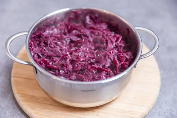 cooking red cabbage in a pot