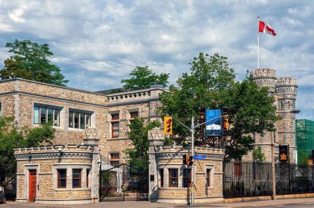 o edifício royal canadian mint em ottawa - royal canadian mint - fotografias e filmes do acervo