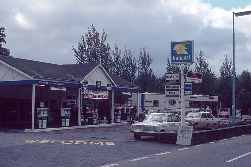 Scotland (exact location unfortunately not known), 1980. Gas station on a country road in Scotland. Also: drivers, cars and advertising signs.