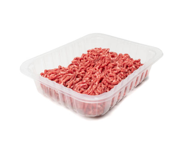 ミンチ肉、牛ひき肉、調理されていないミンチミート - meat grinder ground beef meat ストックフォトと画像