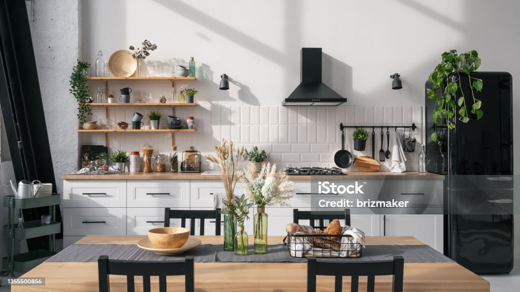 Modern kitchen interior design with table and decor - Royalty-free Keuken Stockfoto