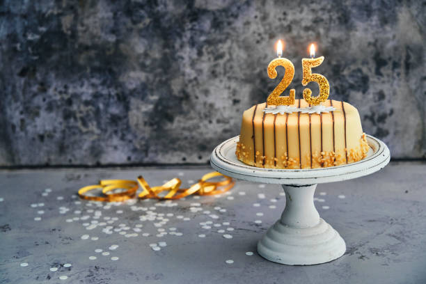 торт на 25-й день рождения - cake chocolate cake chocolate gateaux стоковые фото и изображения