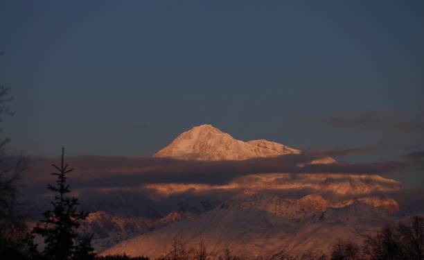 감사합니다 데날리 새벽 - copy space alpenglow winter mountain range 뉴스 사진 이미지