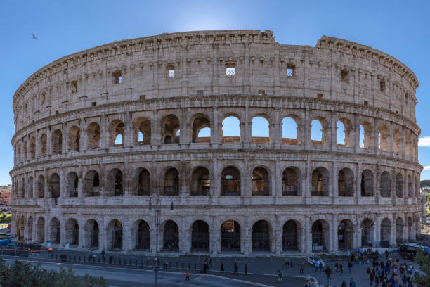 kolosseum oder flavisches amphitheater: das berühmteste denkmal italiens - flavian amphitheater coliseum rome stock-fotos und bilder