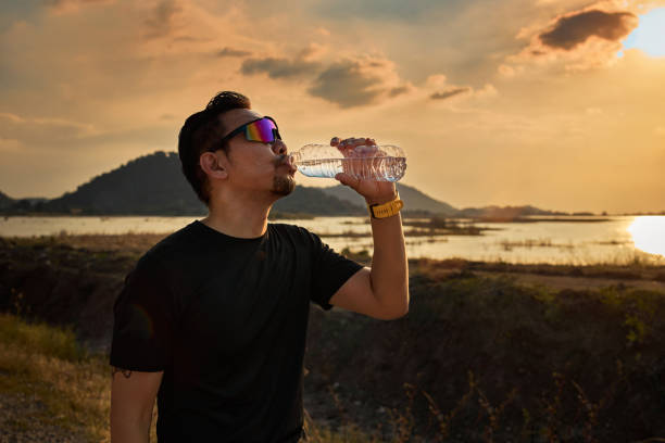 istock Athletes take a break to drink water. 1355580796