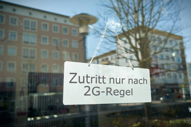 Access only according to 2G rule Sign with the inscription Zutritt nur nach 2G-Regel (Access only according to 2G rule). 2G means access and entry only with a valid full corona virus Covid 19 vaccination or proof of recovery directing photos stock pictures, royalty-free photos & images