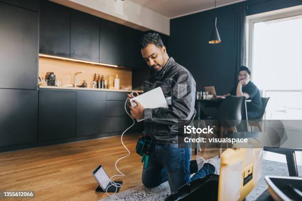 Technician Installing Wifi Router At Home Stock Photo - Download Image Now - Fiber Optic, Installing, Home Interior