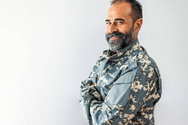belo soldado americano no uniforme das forças dos eua - marines camouflage camouflage clothing male - fotografias e filmes do acervo