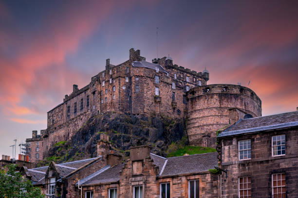 view on Edinburgh Castle from Heriot place, Edinburgh, Scotland, UK view on Edinburgh Castle from Heriot place during sunset, Edinburgh, Scotland, UK Castle Rock stock pictures, royalty-free photos & images