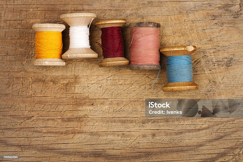 real stare rolki łyżki na drewno z kolor bieżniki - Zbiór zdjęć royalty-free (Antyczny)