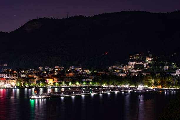istock Como lakefront and the breakwater at night. 1355663194