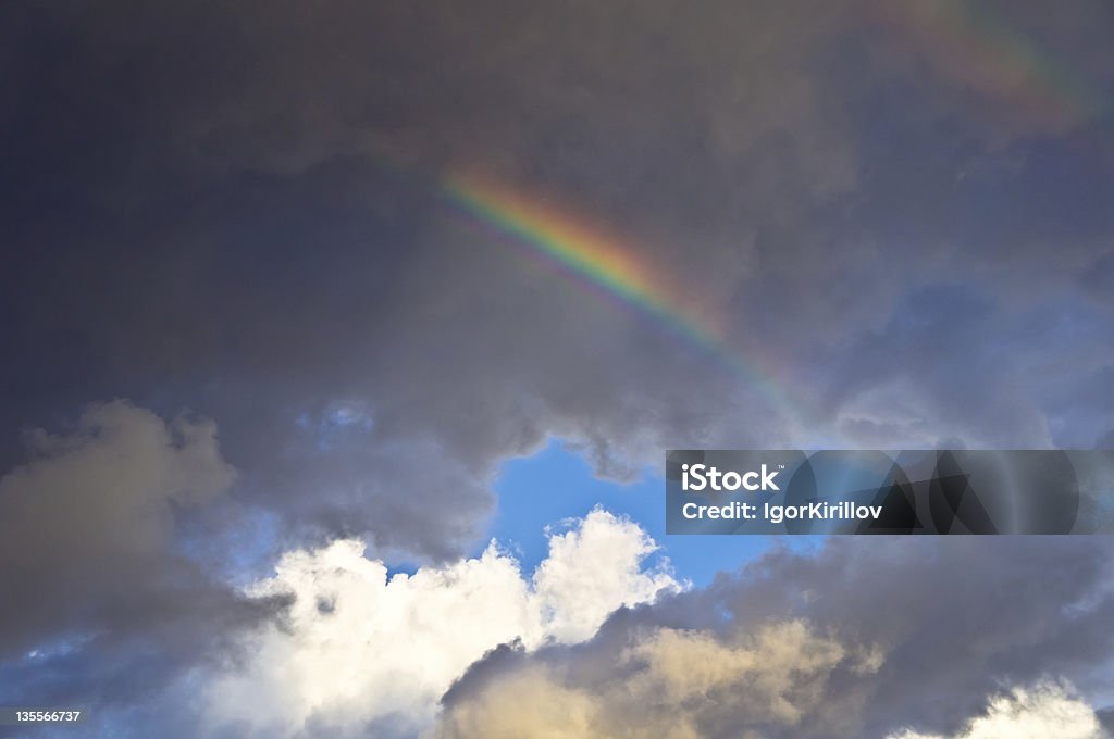 Rainbow dopo la tempesta - Foto stock royalty-free di Arcobaleno