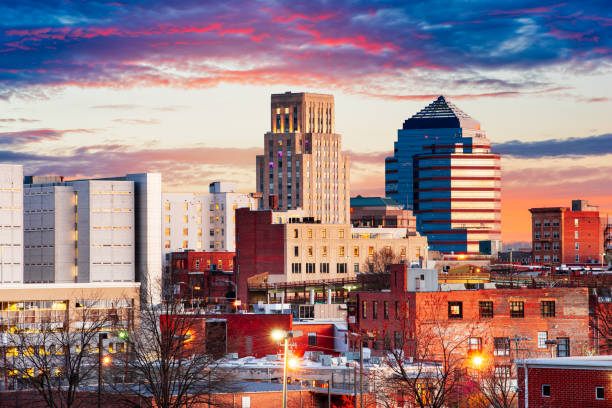 durham, carolina del norte, ee.uu. downtown skyline - county durham fotografías e imágenes de stock