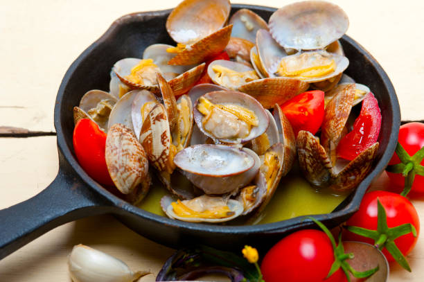 istock fresh clams on an iron skillet 1355721702