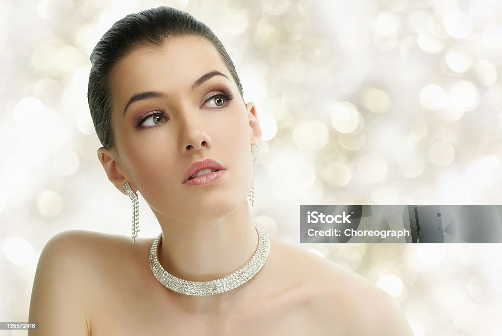 Mujer con joyas - Foto de stock de Adulto libre de derechos