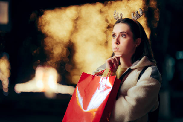 クリスマスの買い物で何を買うか考える女性 - christmas emotional stress shopping holiday ストックフォトと画像