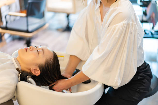 istock A hairdresser shampooing a customer 1355798534