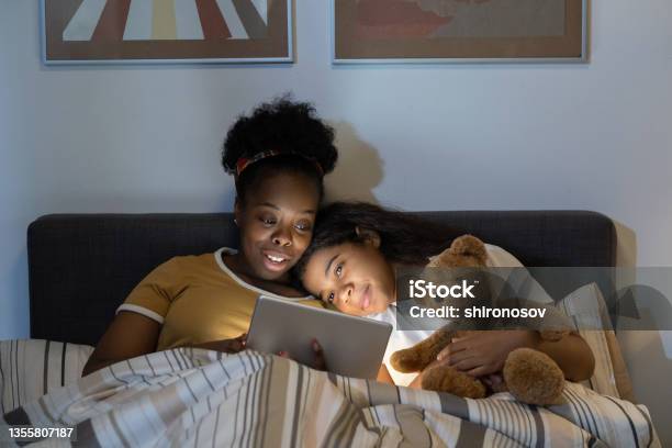 Blackwoman Enjoying Time With Daughter Stock Photo - Download Image Now - 10-11 Years, 25-29 Years, African Ethnicity