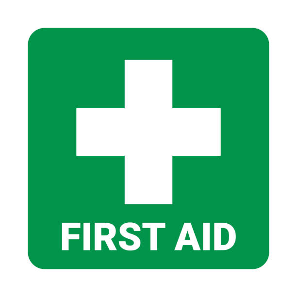 erste-hilfe-symbol. vector green cross sicherheit medic behandlung krankenwagen erste hilfe hilfe - verbandskasten stock-grafiken, -clipart, -cartoons und -symbole