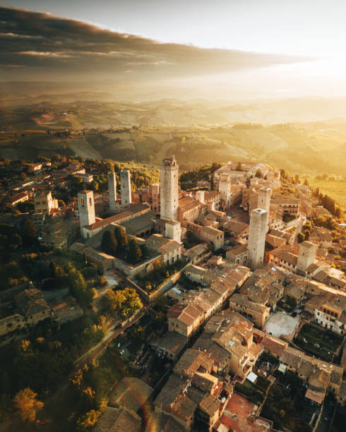 san gimignano aerial view - san gimignano imagens e fotografias de stock