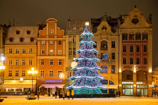 istock Old Town, Christmas Tree, Wroclaw, Poland 1355869067