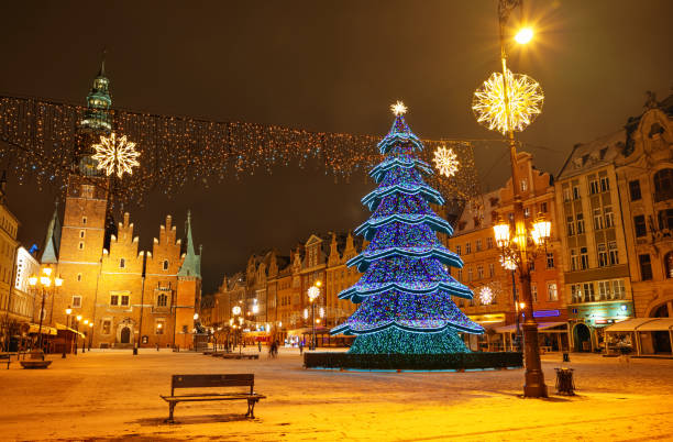 istock Old Town, Christmas Tree, Wroclaw, Poland 1355869078