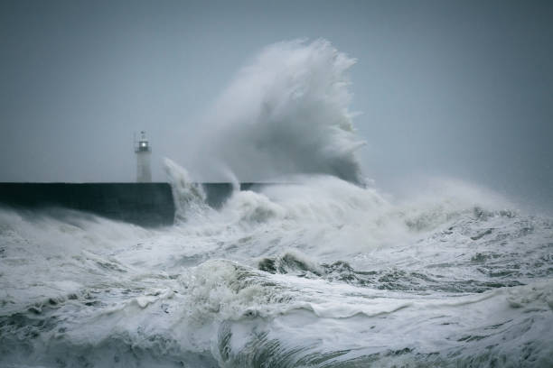 pogoń za burzą - storm lighthouse cloudscape sea zdjęcia i obrazy z banku zdjęć