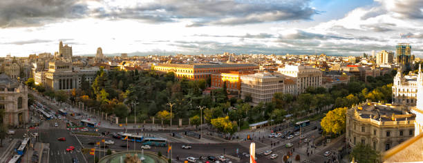 palais et point de vue de cibeles - madrid plaza de la cibeles spain panoramic photos et images de collection