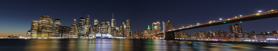 Panorama of the Manhattan skyline with the Brooklyn Bridge