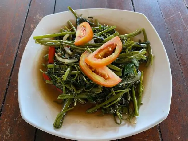 stir-fried waterspinach with tomato and chili