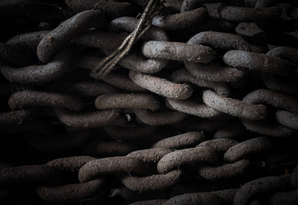 vintage weathered iron textured chains background. - loose weight imagens e fotografias de stock