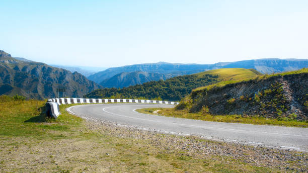 istock A sharp turn on the road to the Dzhily Su tract 1355946657